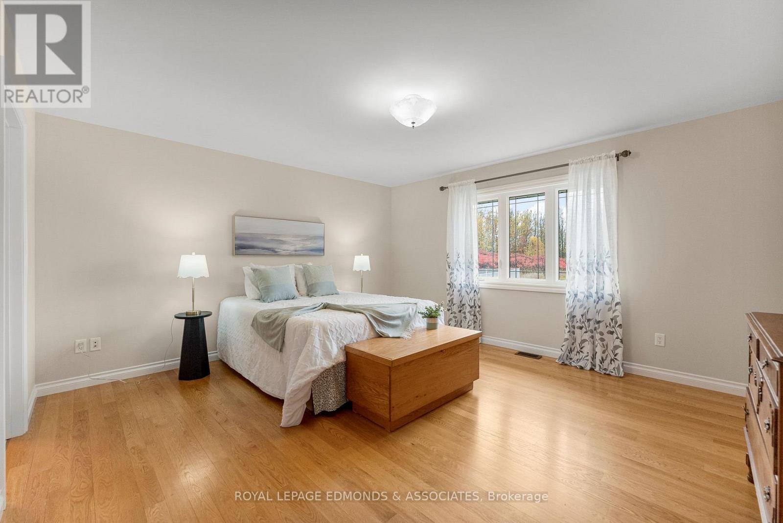 












17 MINTO STREET

,
Whitewater Region,




Ontario
K0J1C0

