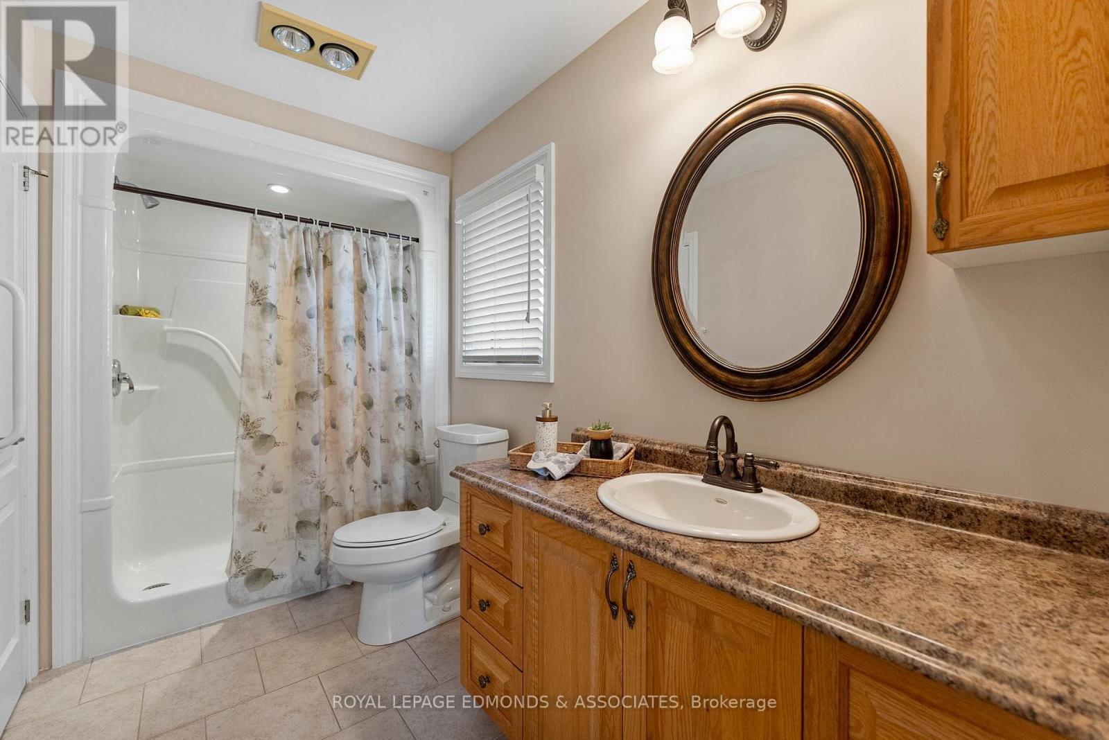 












17 MINTO STREET

,
Whitewater Region,




Ontario
K0J1C0

