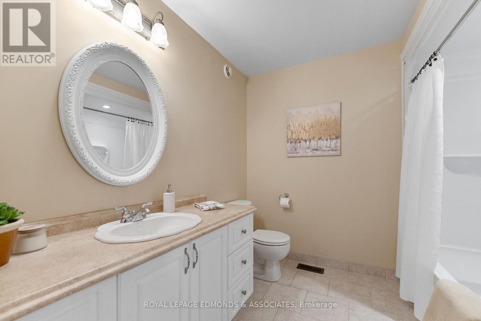 












17 MINTO STREET

,
Whitewater Region,




Ontario
K0J1C0

