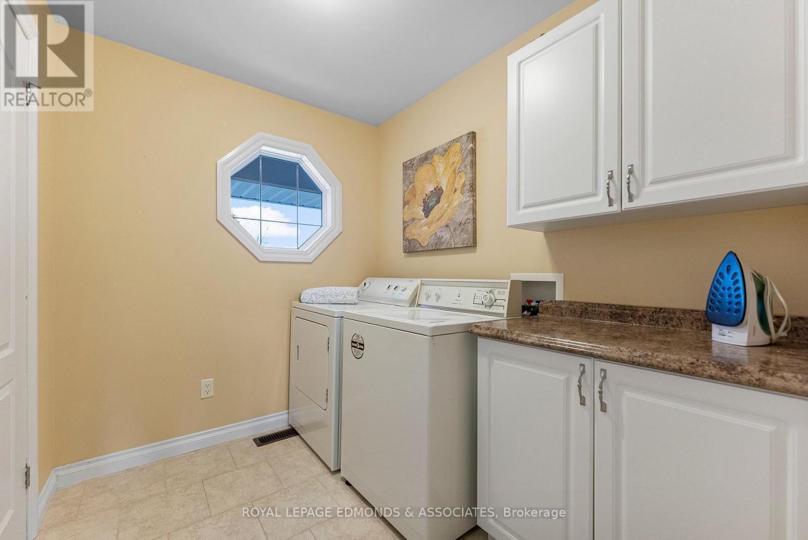 












17 MINTO STREET

,
Whitewater Region,




Ontario
K0J1C0

