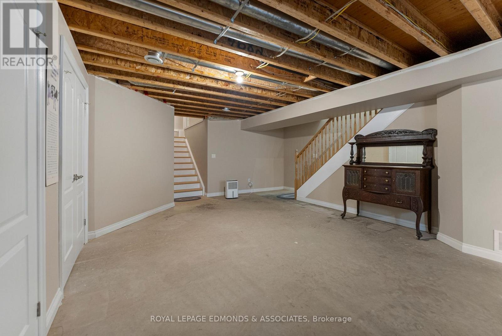 












17 MINTO STREET

,
Whitewater Region,




Ontario
K0J1C0

