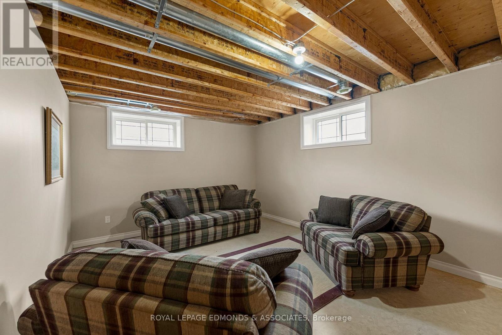 












17 MINTO STREET

,
Whitewater Region,




Ontario
K0J1C0

