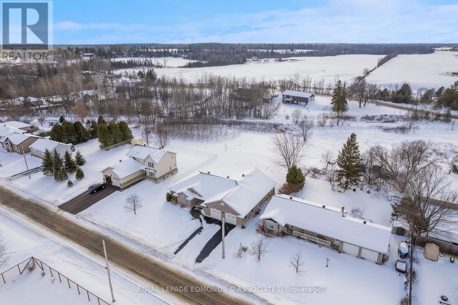 












17 MINTO STREET

,
Whitewater Region,




Ontario
K0J1C0

