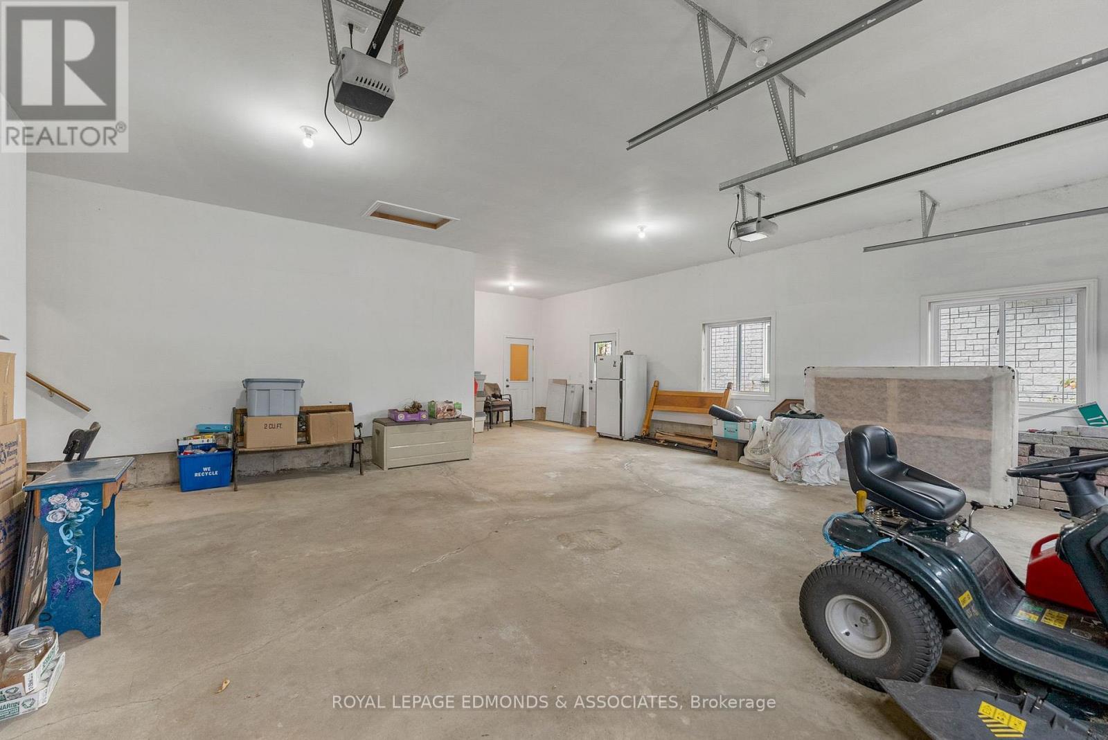 












17 MINTO STREET

,
Whitewater Region,




Ontario
K0J1C0

