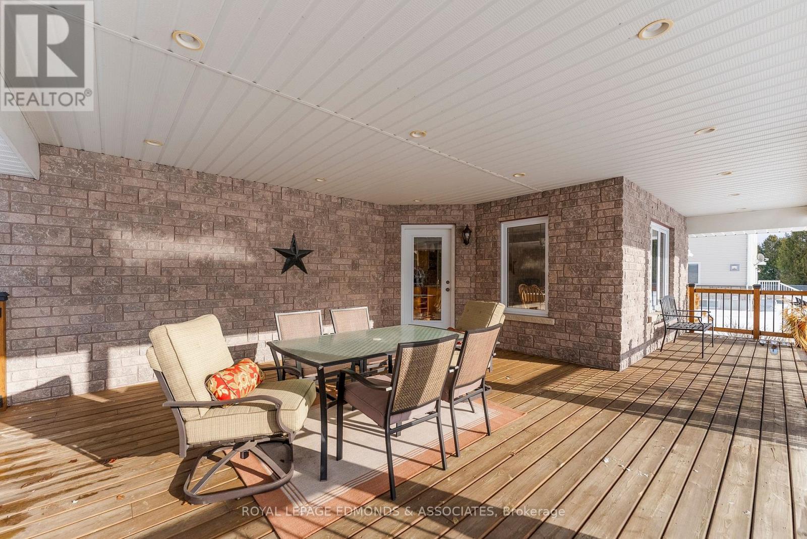 












17 MINTO STREET

,
Whitewater Region,




Ontario
K0J1C0

