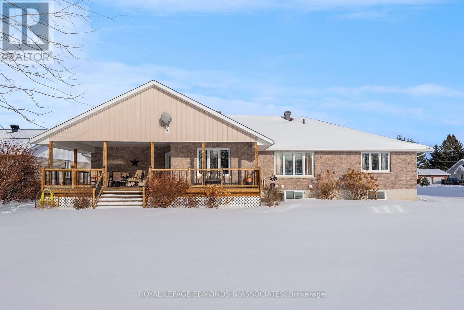 












17 MINTO STREET

,
Whitewater Region,




Ontario
K0J1C0

