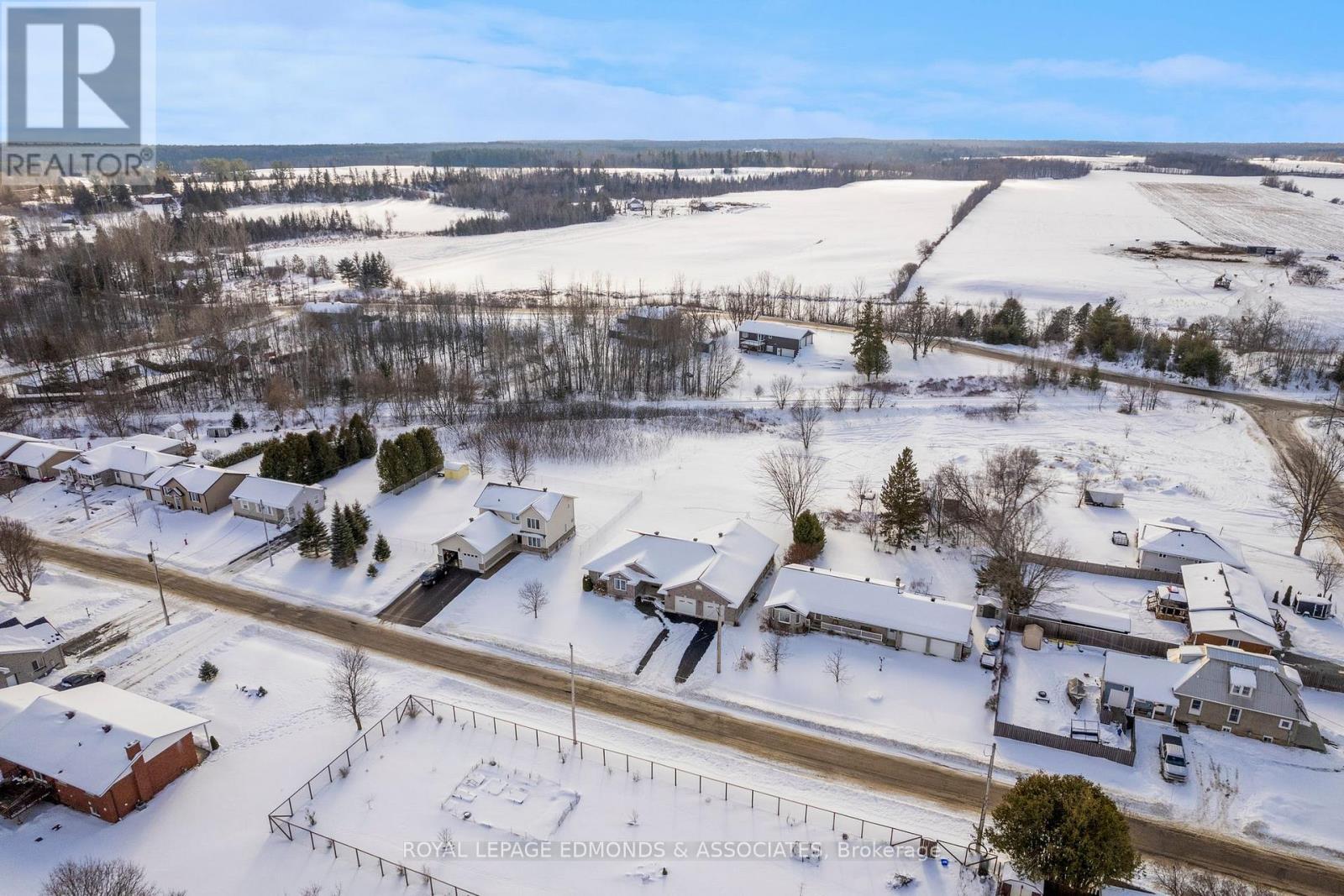 












17 MINTO STREET

,
Whitewater Region,




Ontario
K0J1C0

