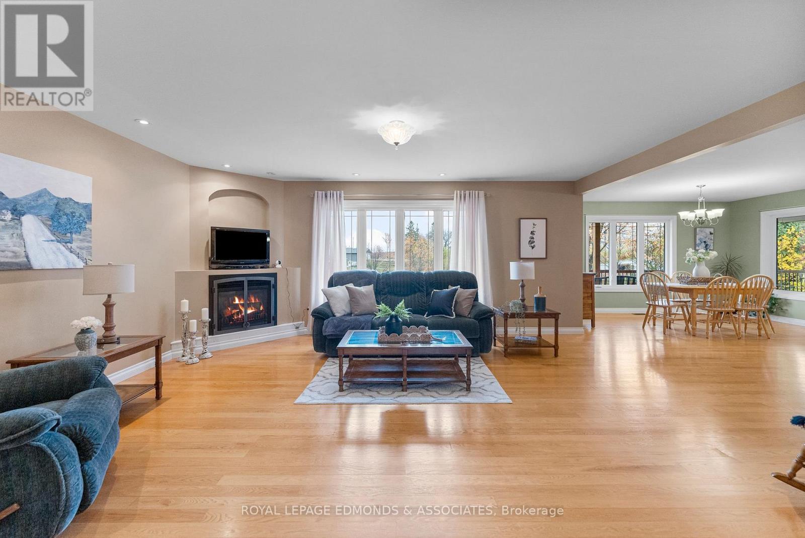 












17 MINTO STREET

,
Whitewater Region,




Ontario
K0J1C0

