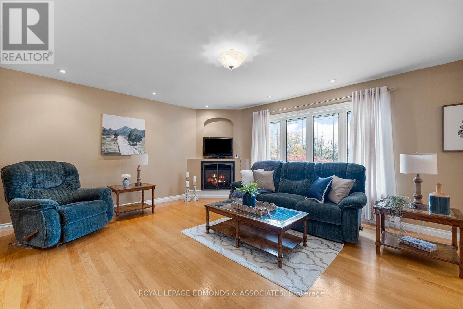 












17 MINTO STREET

,
Whitewater Region,




Ontario
K0J1C0

