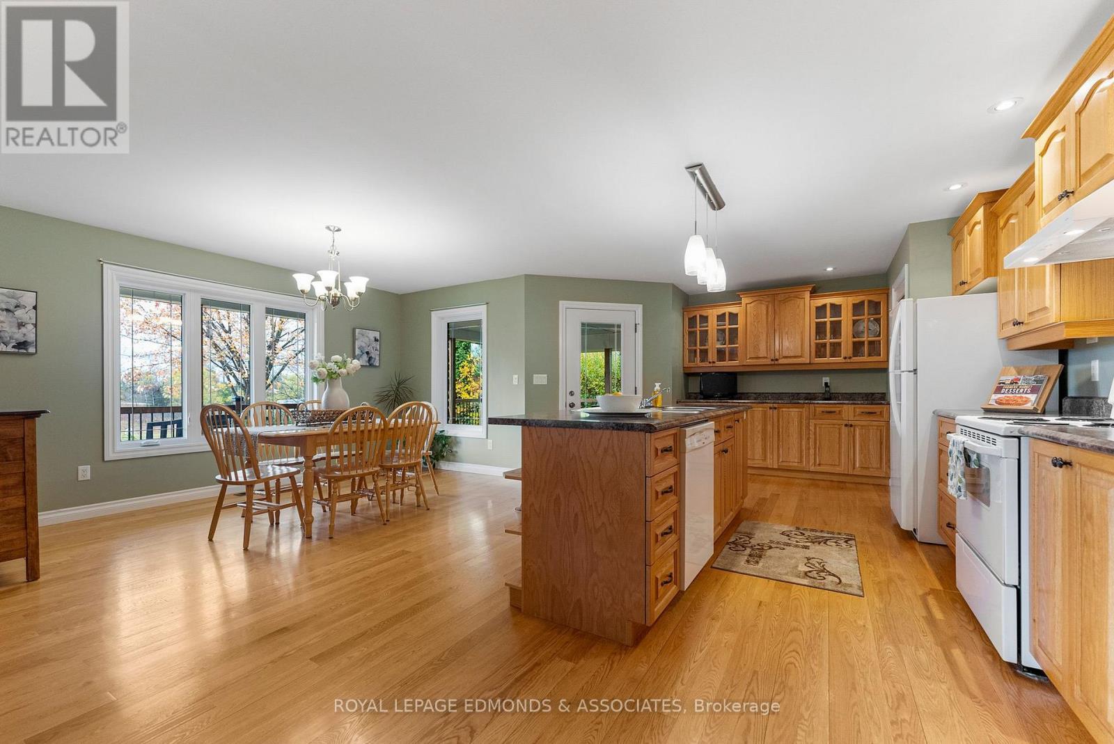 












17 MINTO STREET

,
Whitewater Region,




Ontario
K0J1C0

