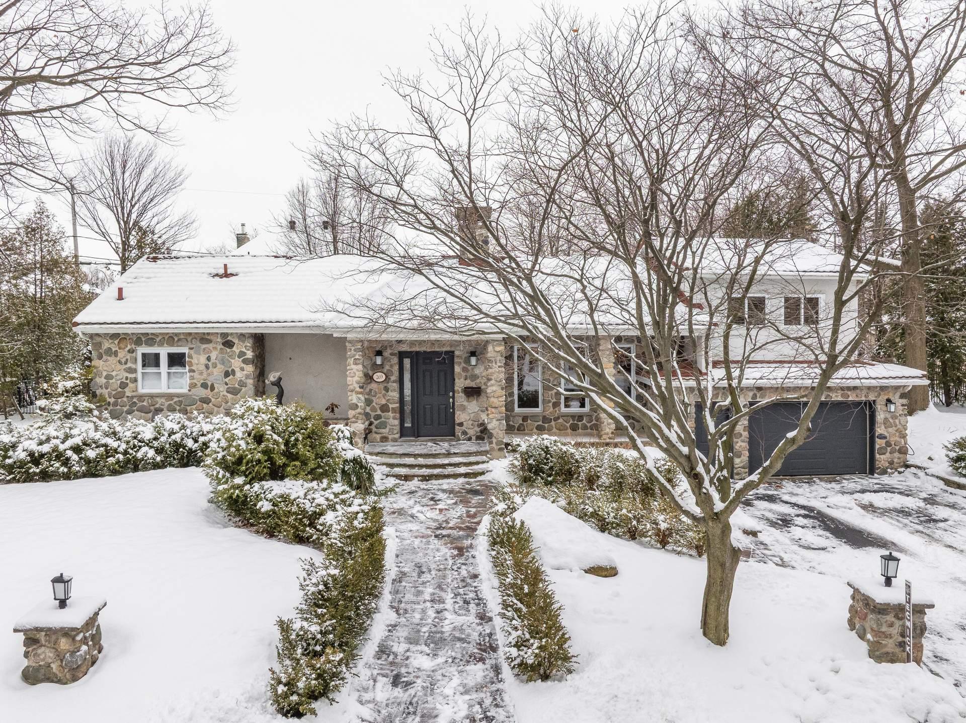 









269


Rue des Bois

,
Saint-Jean-sur-Richelieu,




QC
J3B3S3

