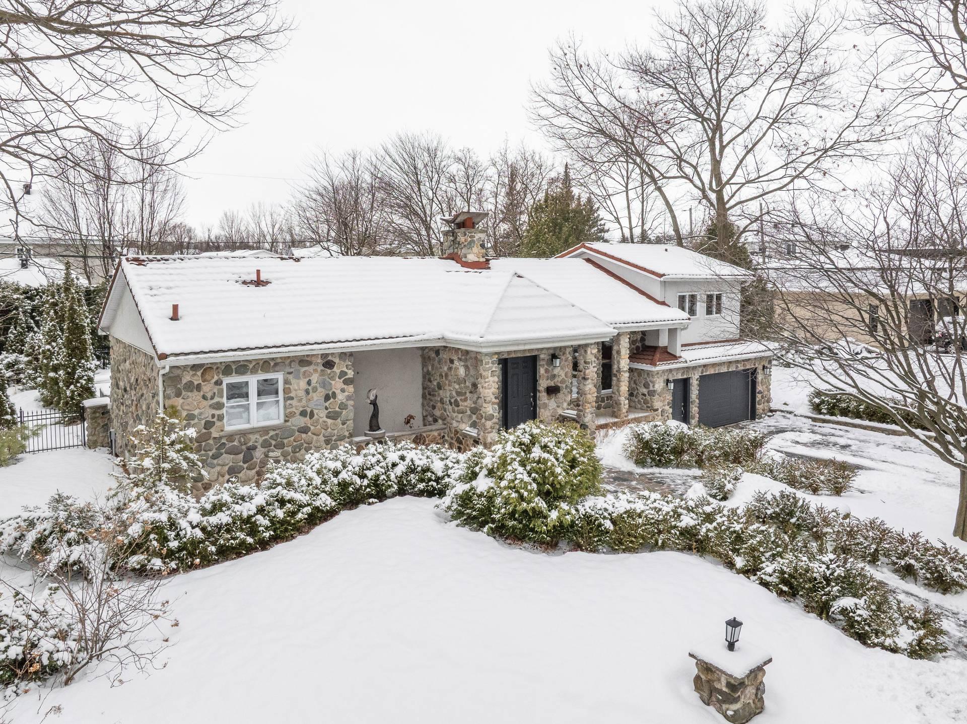 









269


Rue des Bois

,
Saint-Jean-sur-Richelieu,




QC
J3B3S3

