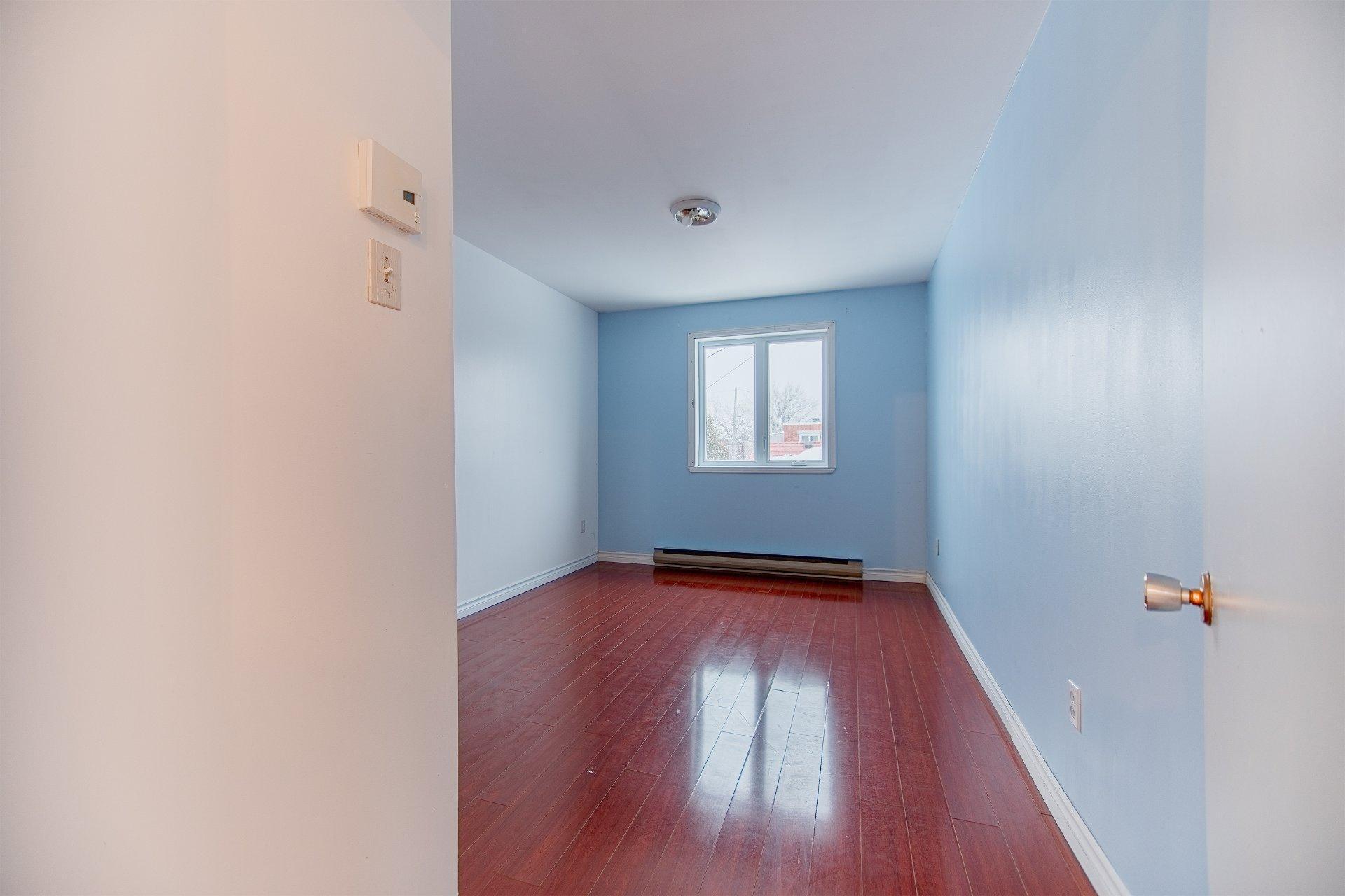 









332

 - 334


Rue Briggs E.

,
Longueuil (Le Vieux-Longueuil),




QC
J4J1R7

