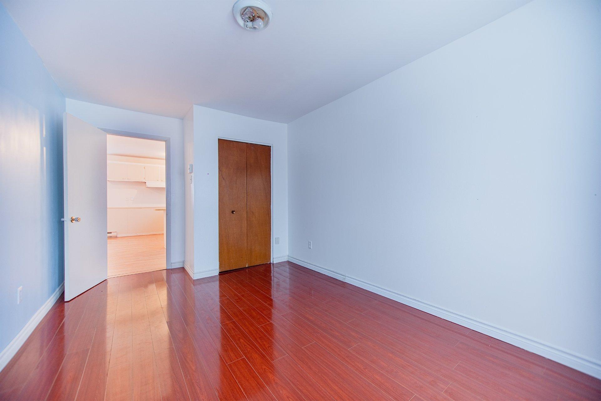 









332

 - 334


Rue Briggs E.

,
Longueuil (Le Vieux-Longueuil),




QC
J4J1R7

