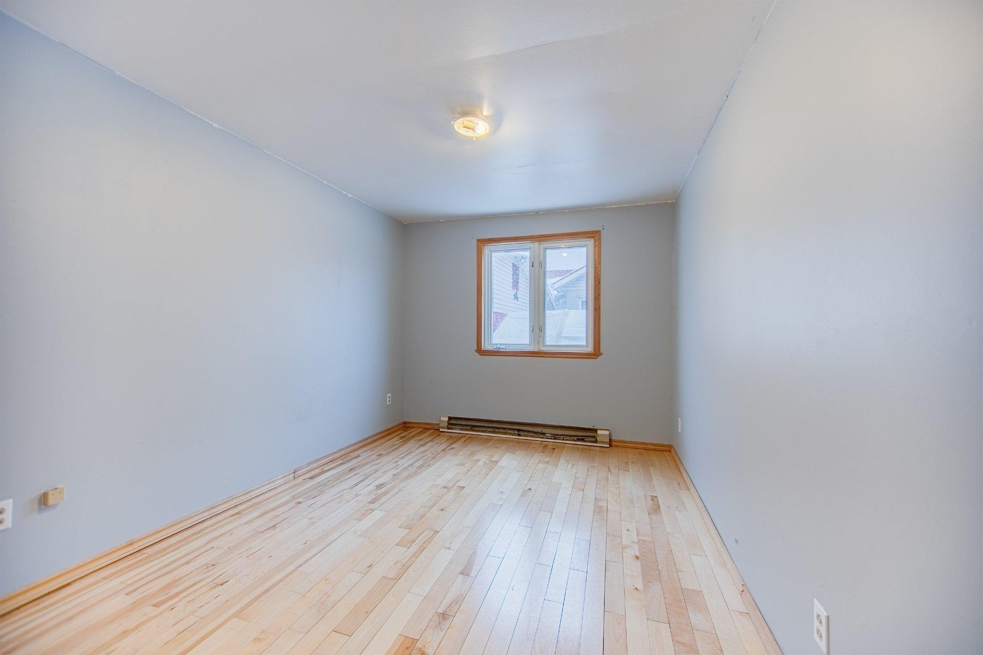 









332

 - 334


Rue Briggs E.

,
Longueuil (Le Vieux-Longueuil),




QC
J4J1R7

