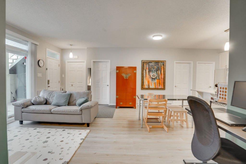 









14


Rue des Alluchons

, 1,
Gatineau (Aylmer),




QC
J9J0V5

