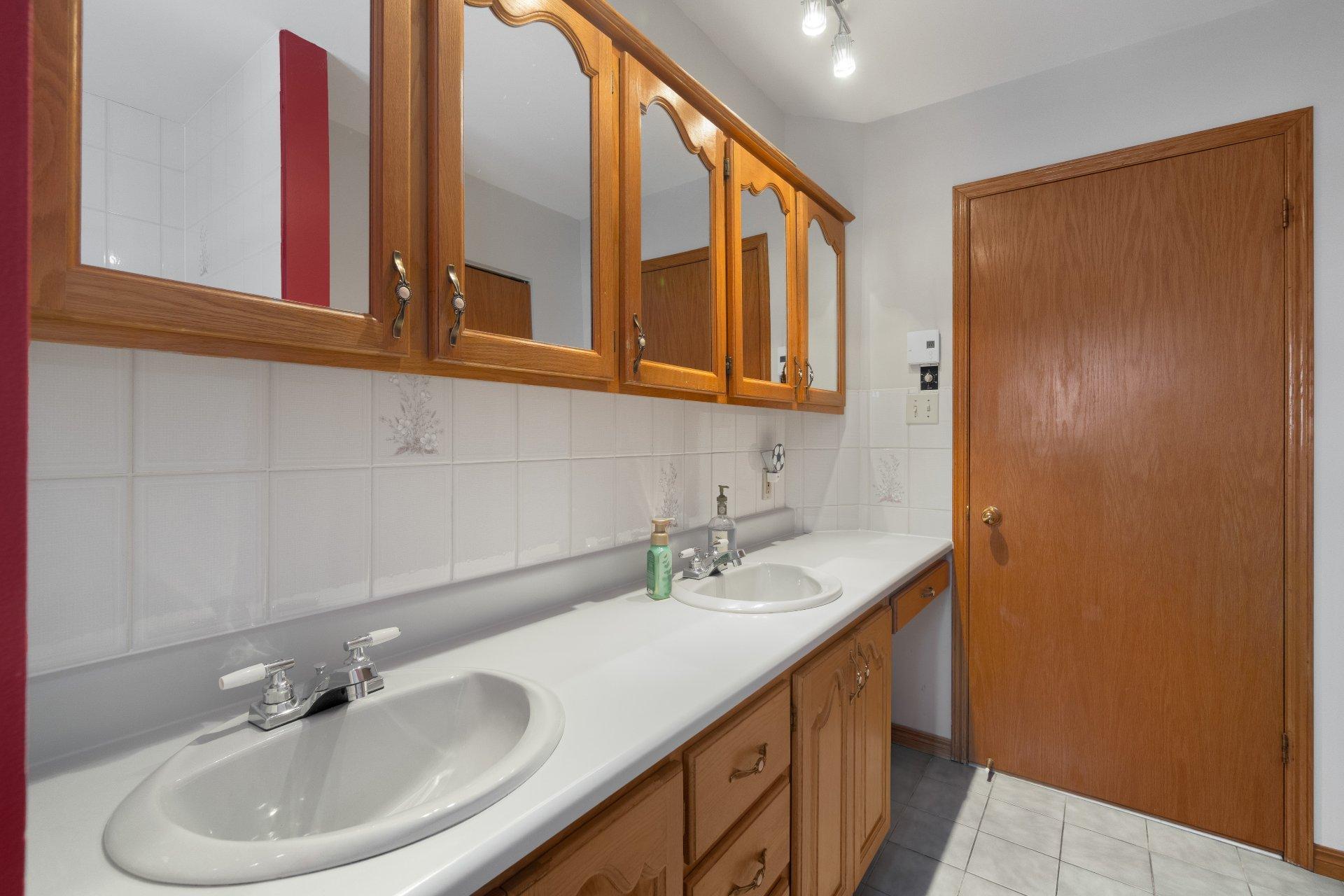 









2105


Rue Lamartine

,
Sherbrooke (Les Nations),




QC
J1J4E3

