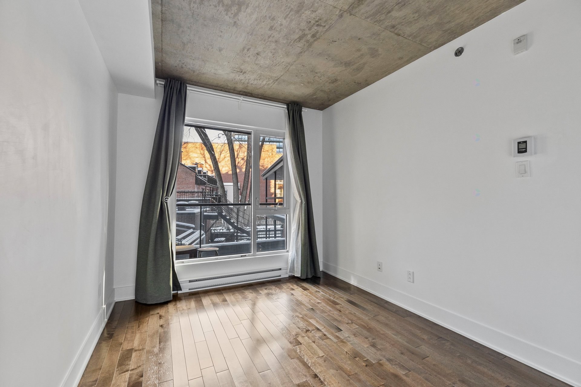 









225


Rue de la Montagne

, 222,
Montréal (Le Sud-Ouest),




QC
H3C2A6

