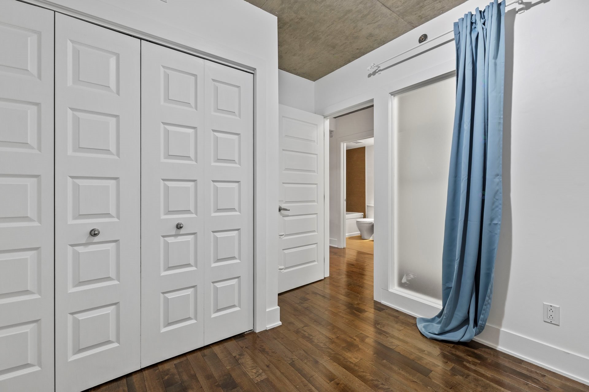 









225


Rue de la Montagne

, 222,
Montréal (Le Sud-Ouest),




QC
H3C2A6

