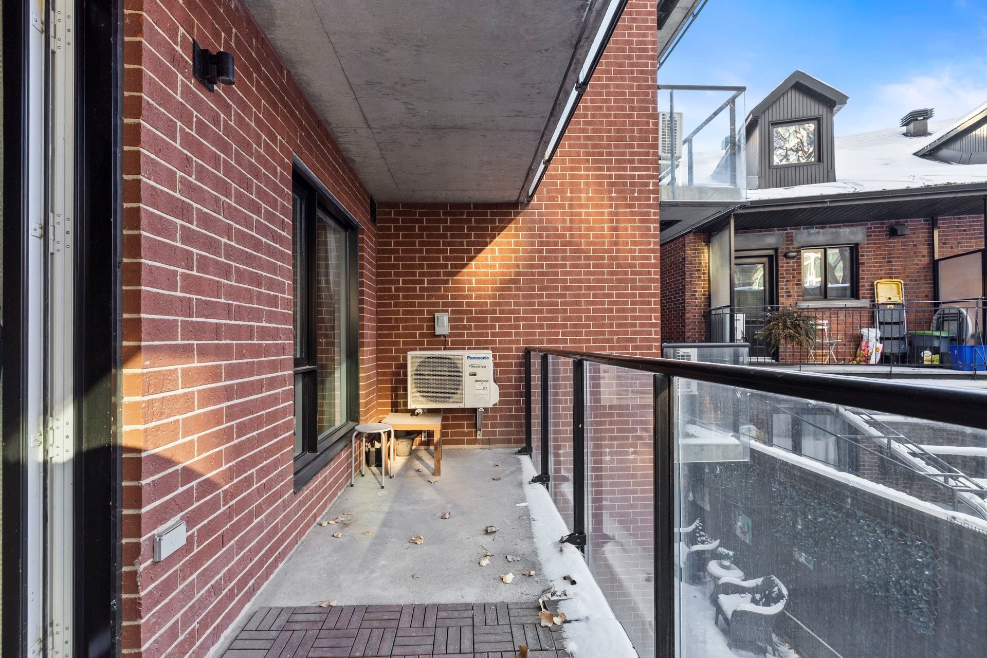 









225


Rue de la Montagne

, 222,
Montréal (Le Sud-Ouest),




QC
H3C2A6

