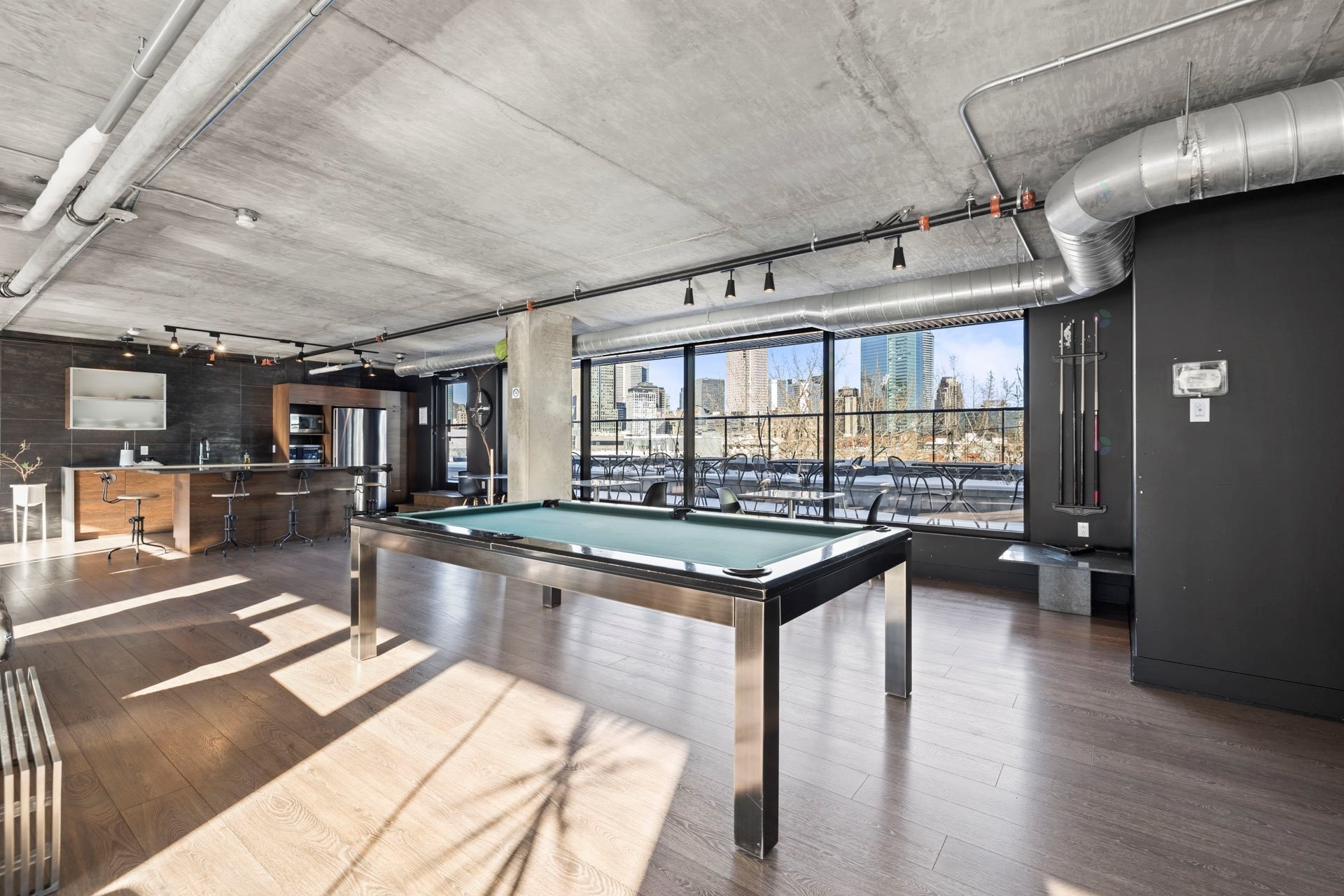 









225


Rue de la Montagne

, 222,
Montréal (Le Sud-Ouest),




QC
H3C2A6

