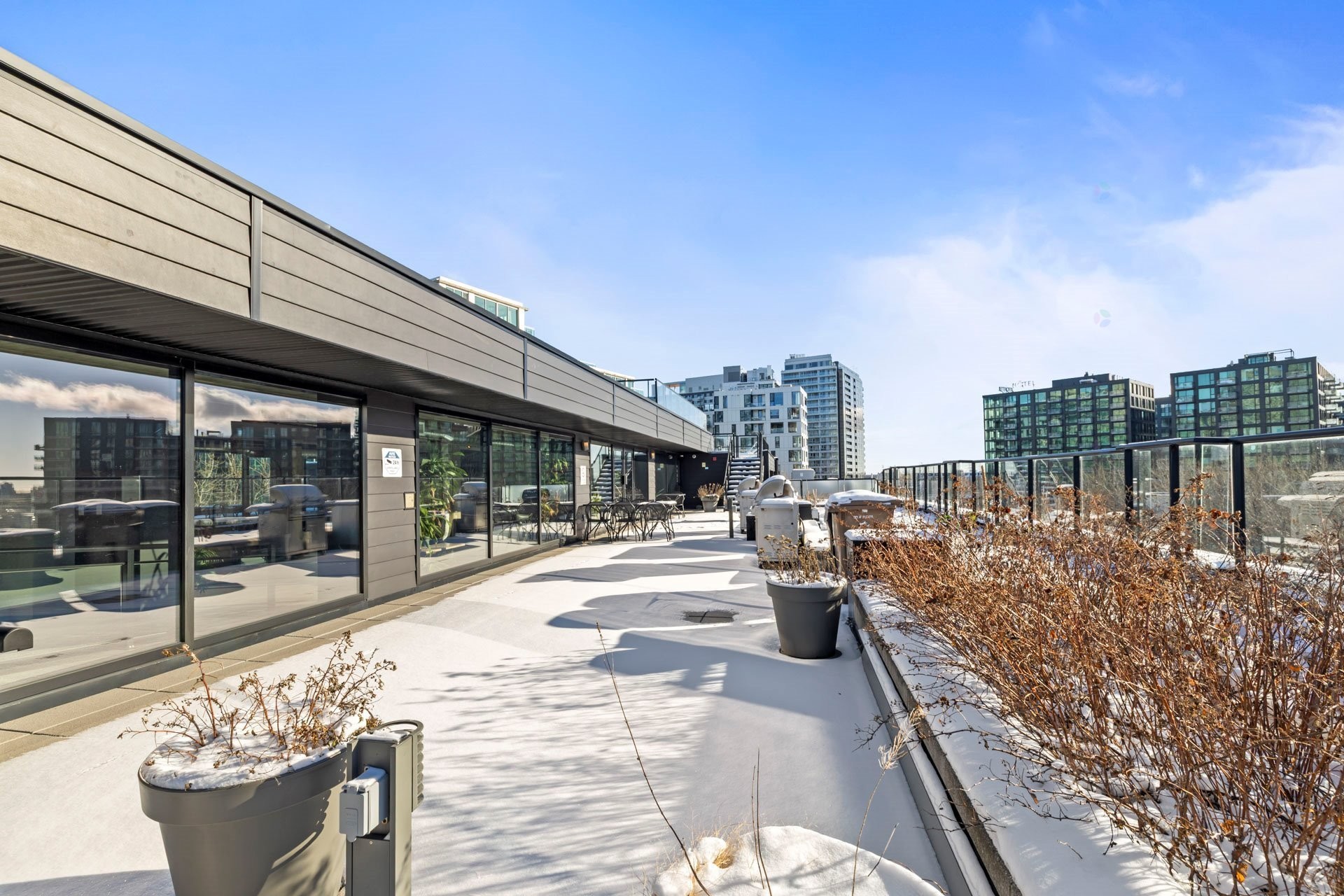 









225


Rue de la Montagne

, 222,
Montréal (Le Sud-Ouest),




QC
H3C2A6

