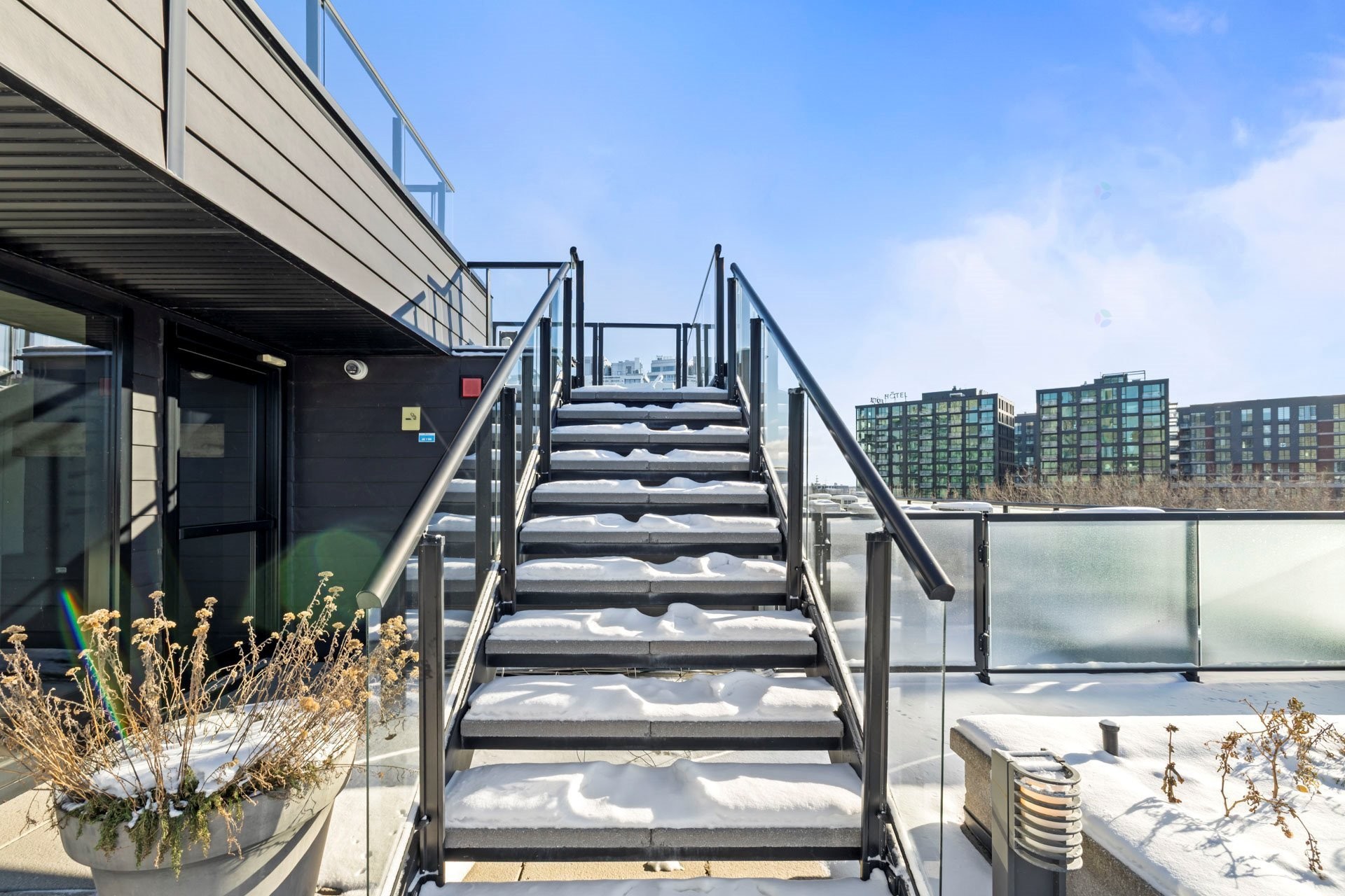 









225


Rue de la Montagne

, 222,
Montréal (Le Sud-Ouest),




QC
H3C2A6

