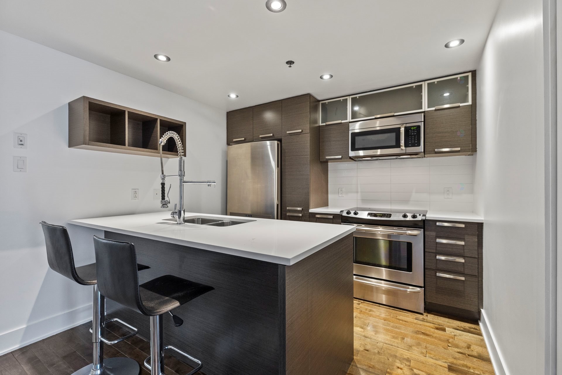 









225


Rue de la Montagne

, 222,
Montréal (Le Sud-Ouest),




QC
H3C2A6

