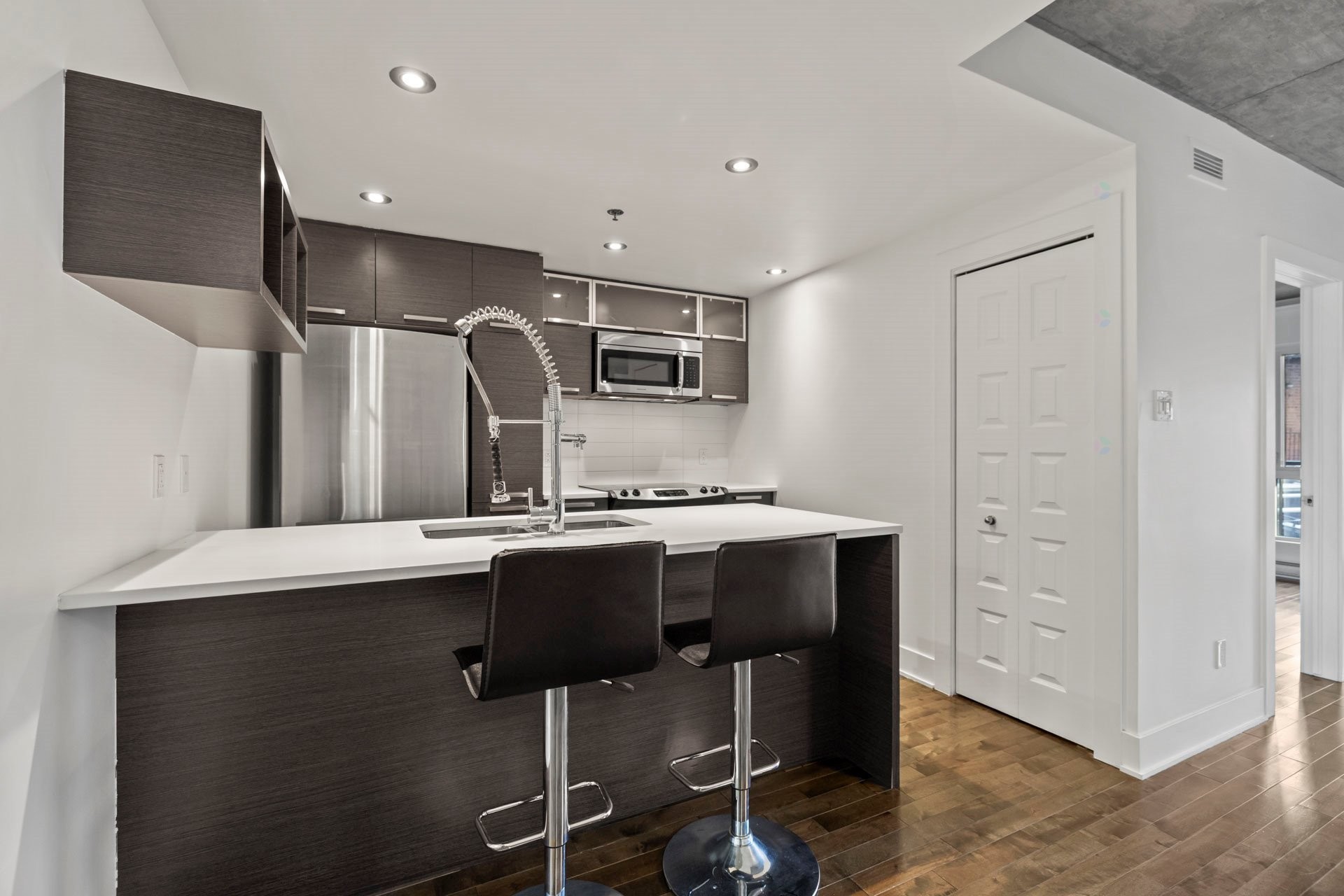 









225


Rue de la Montagne

, 222,
Montréal (Le Sud-Ouest),




QC
H3C2A6

