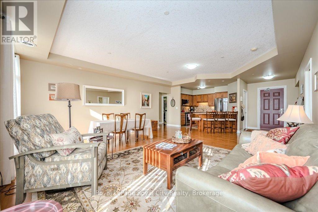 












401 - 65 BAYBERRY DRIVE

,
Guelph (Village By The Arboretum),




Ontario
N1G5K9

