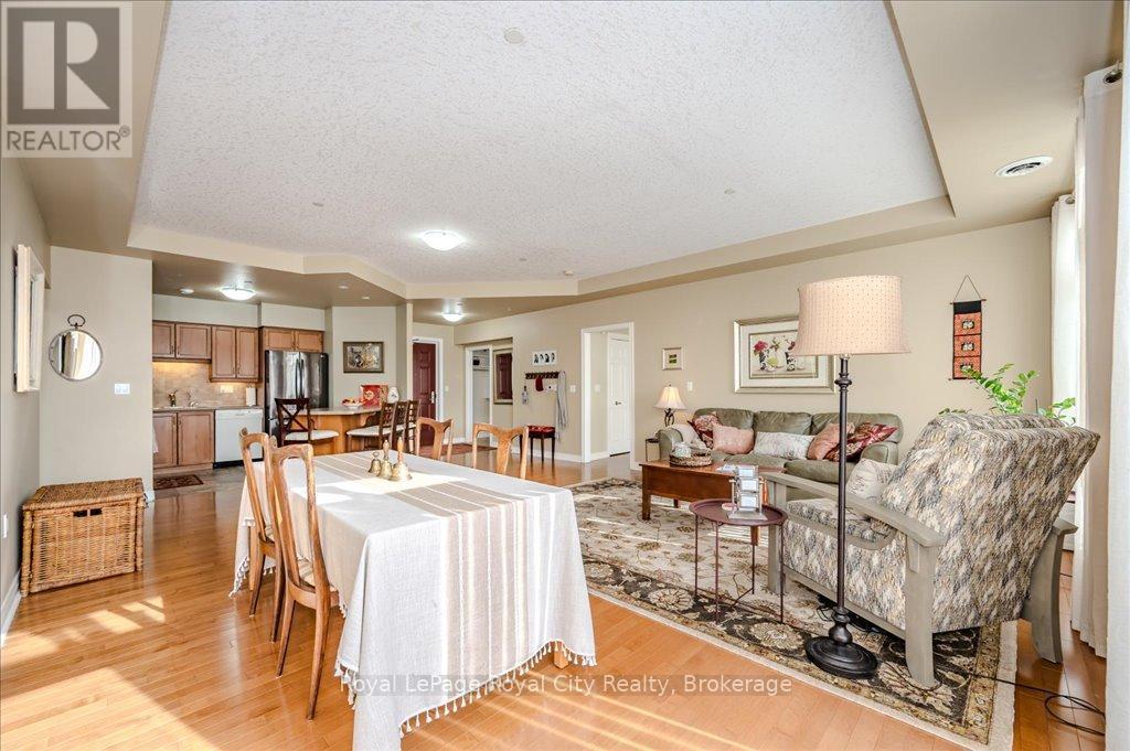 












401 - 65 BAYBERRY DRIVE

,
Guelph (Village By The Arboretum),




Ontario
N1G5K9

