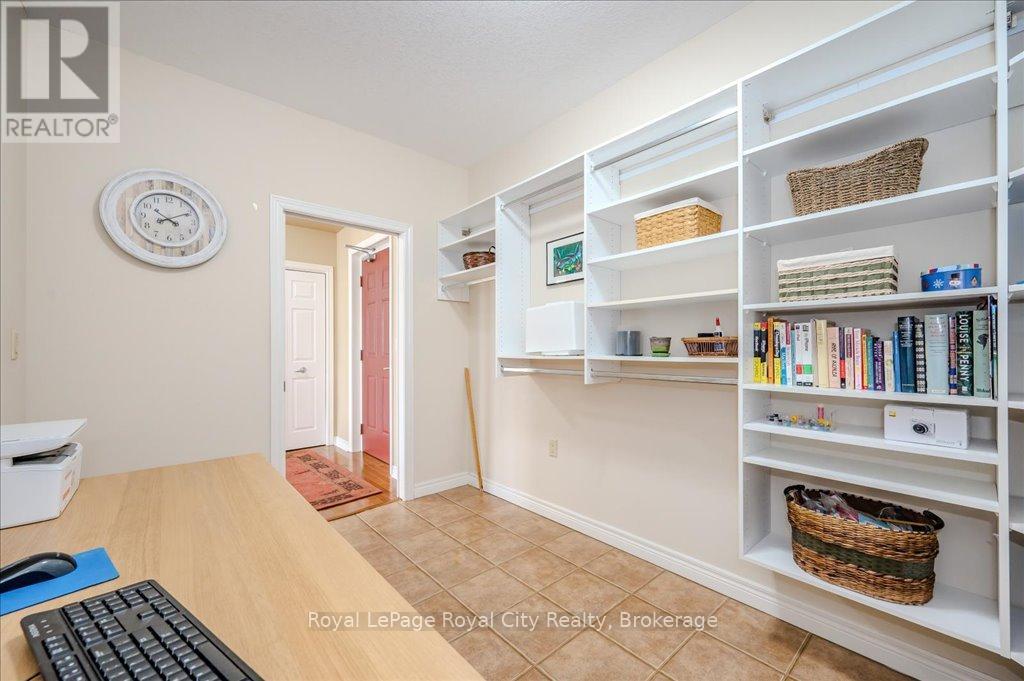 












401 - 65 BAYBERRY DRIVE

,
Guelph (Village By The Arboretum),




Ontario
N1G5K9

