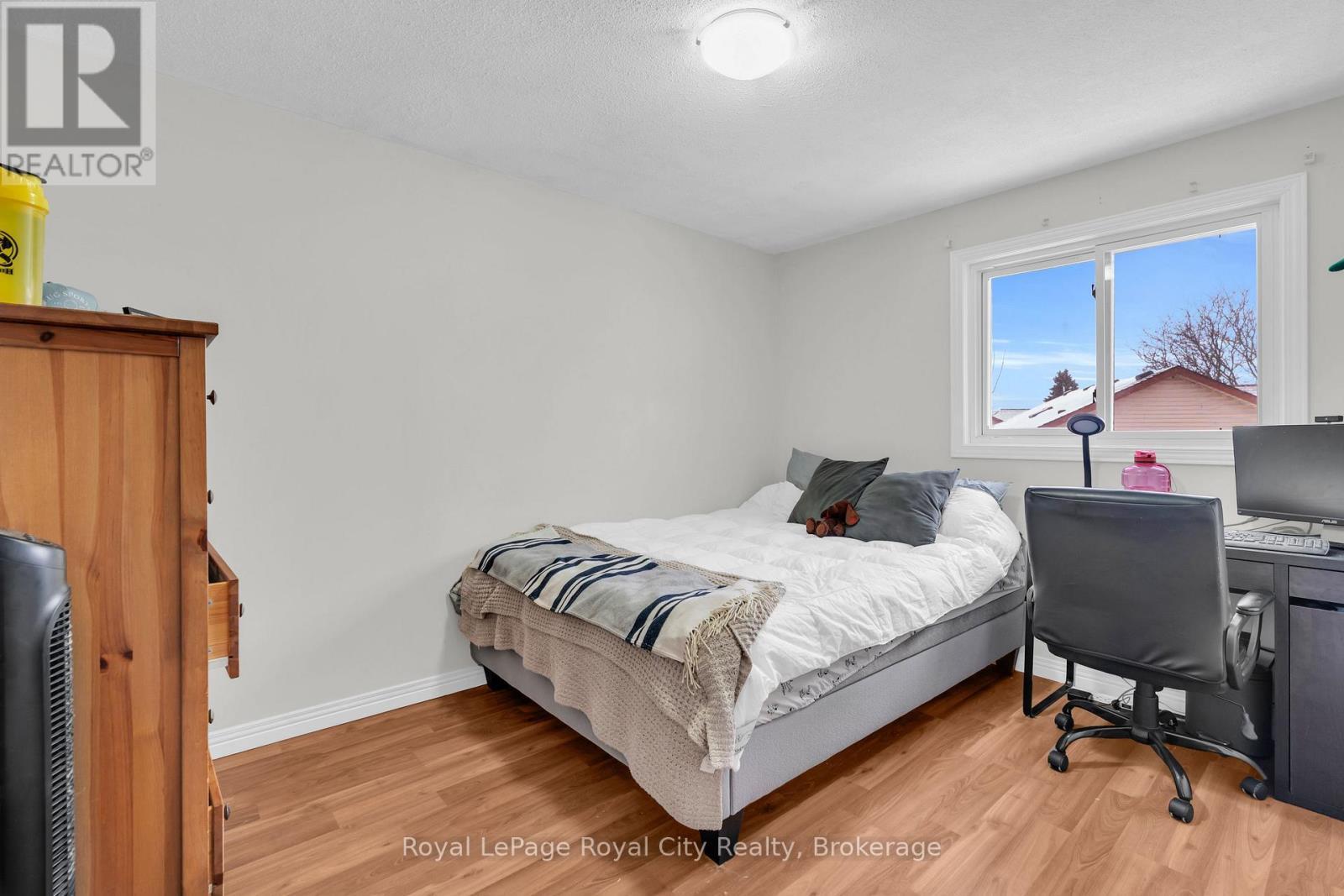 












11 SAGEWOOD PLACE

,
Guelph (Kortright West),




Ontario
N1G3M8

