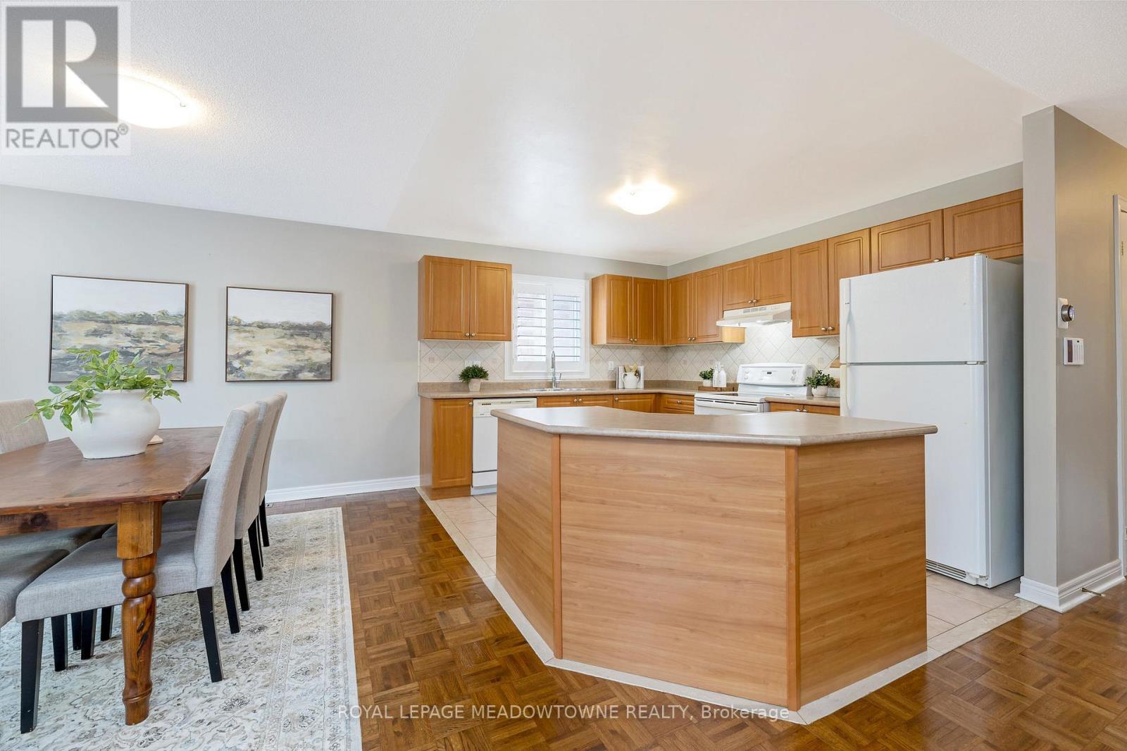 












331 CENTENNIAL FOREST DRIVE

,
Milton (TM Timberlea),




Ontario
L9T5X4

