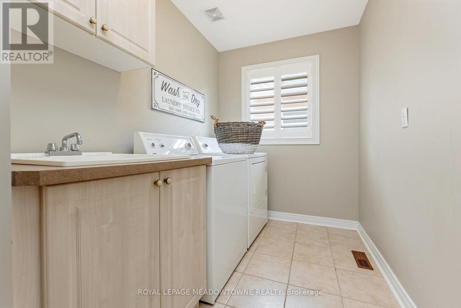 












331 CENTENNIAL FOREST DRIVE

,
Milton (TM Timberlea),




Ontario
L9T5X4

