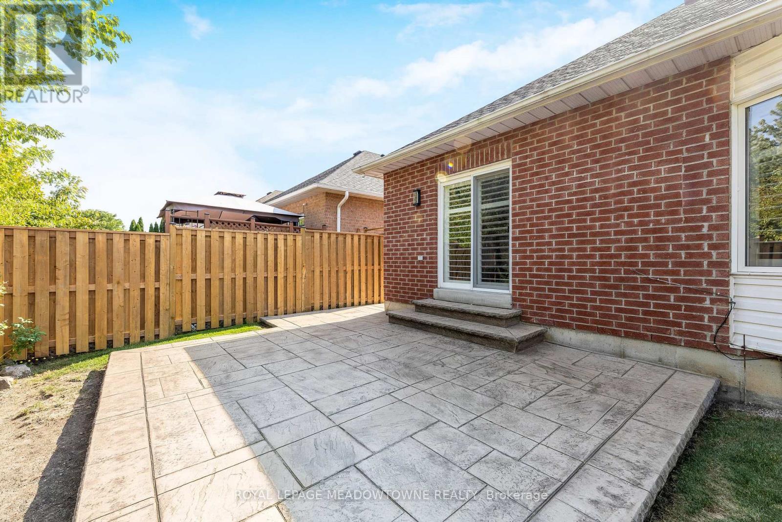 












331 CENTENNIAL FOREST DRIVE

,
Milton (TM Timberlea),




Ontario
L9T5X4

