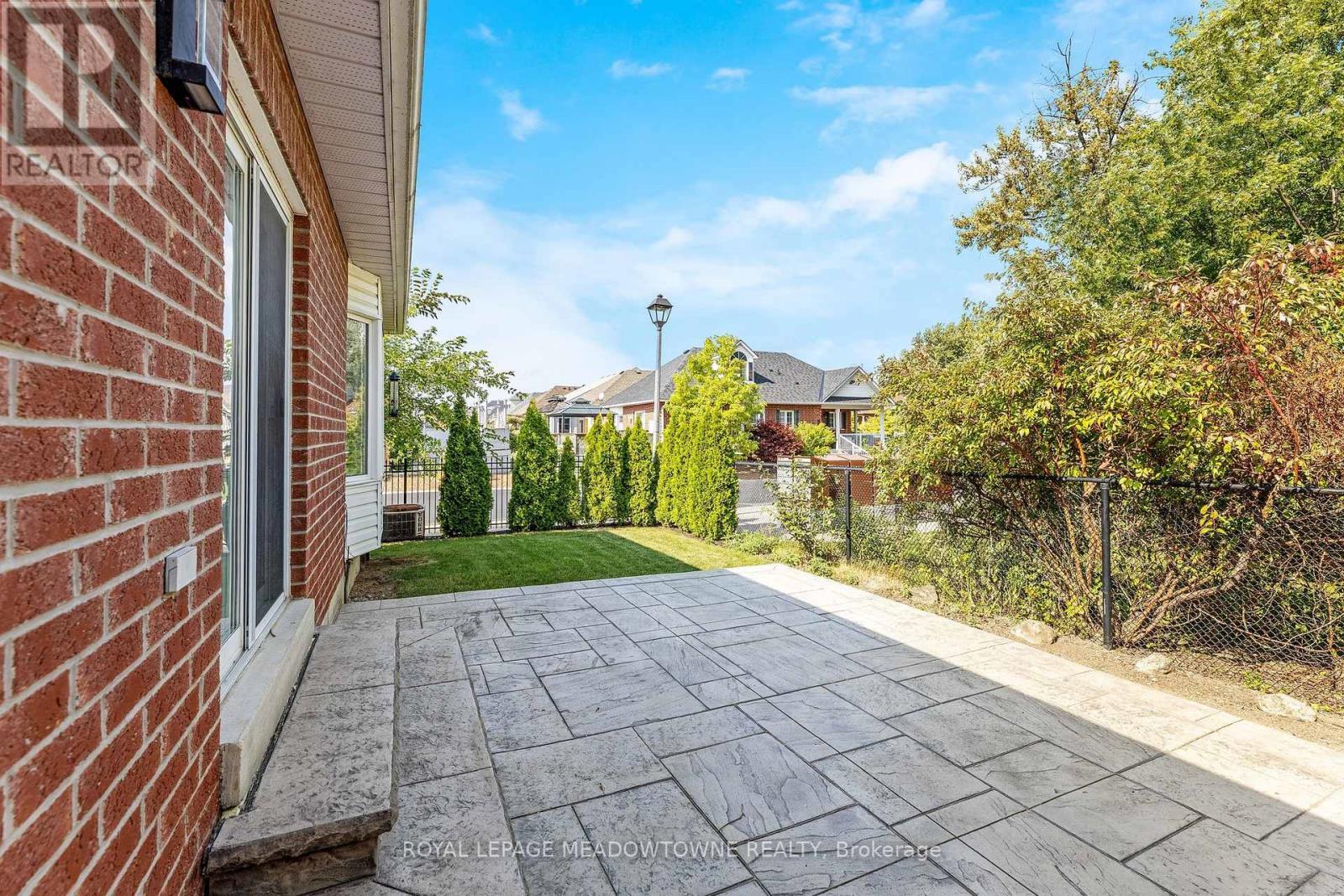 












331 CENTENNIAL FOREST DRIVE

,
Milton (TM Timberlea),




Ontario
L9T5X4

