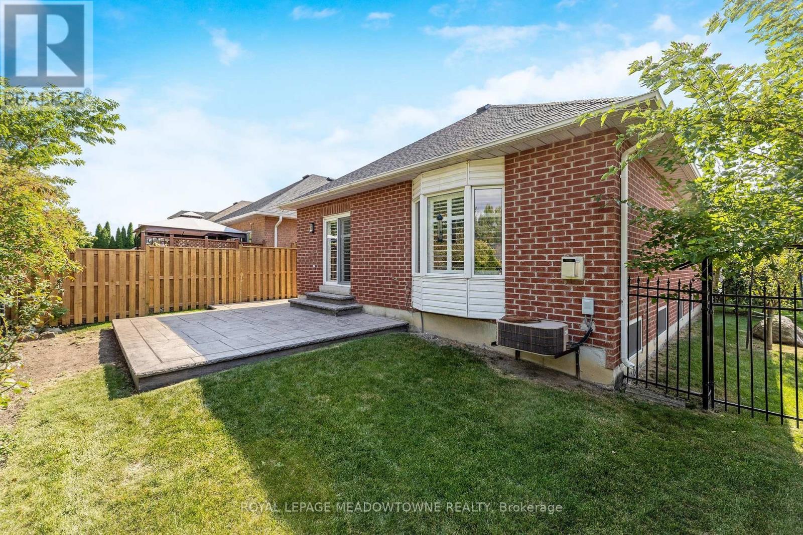 












331 CENTENNIAL FOREST DRIVE

,
Milton (TM Timberlea),




Ontario
L9T5X4

