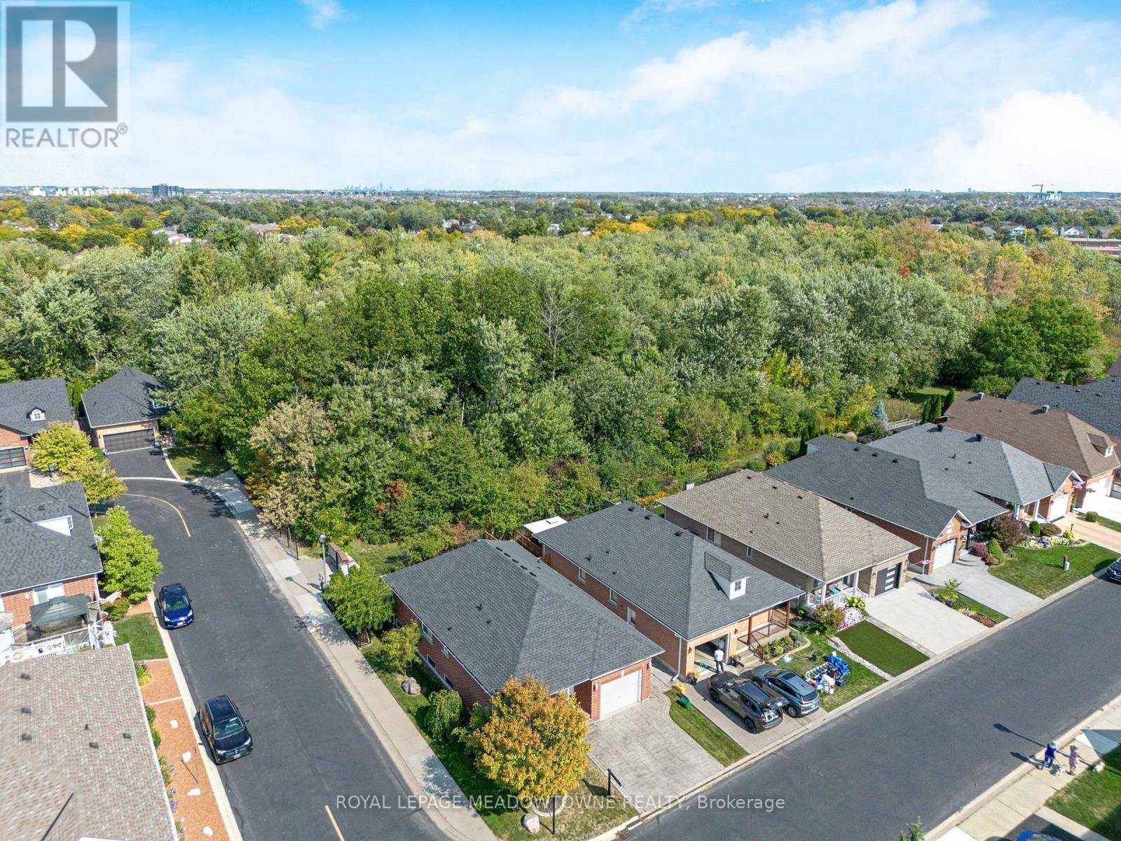 












331 CENTENNIAL FOREST DRIVE

,
Milton (TM Timberlea),




Ontario
L9T5X4

