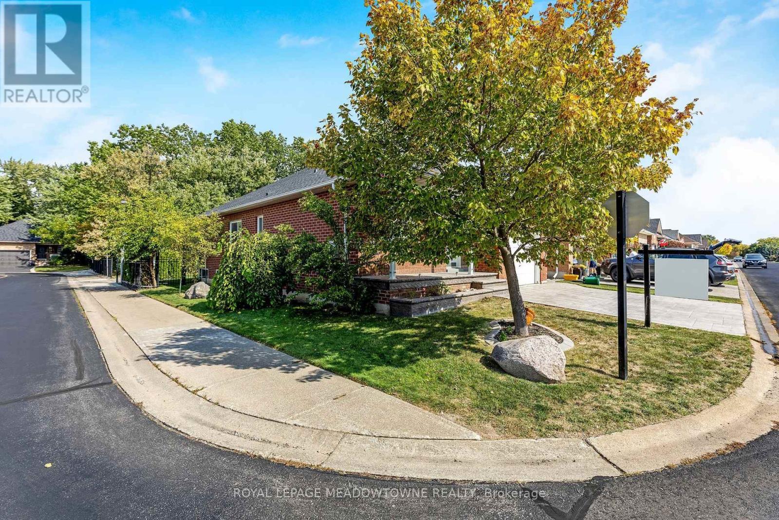 












331 CENTENNIAL FOREST DRIVE

,
Milton (TM Timberlea),




Ontario
L9T5X4

