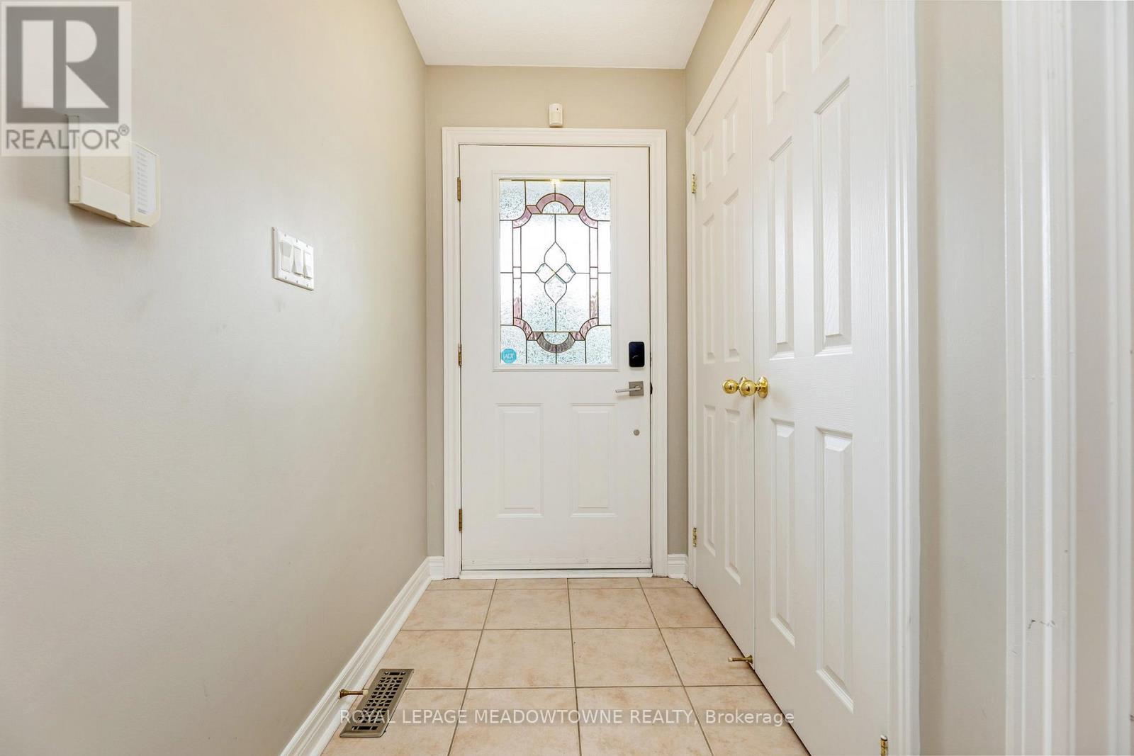 












331 CENTENNIAL FOREST DRIVE

,
Milton (TM Timberlea),




Ontario
L9T5X4

