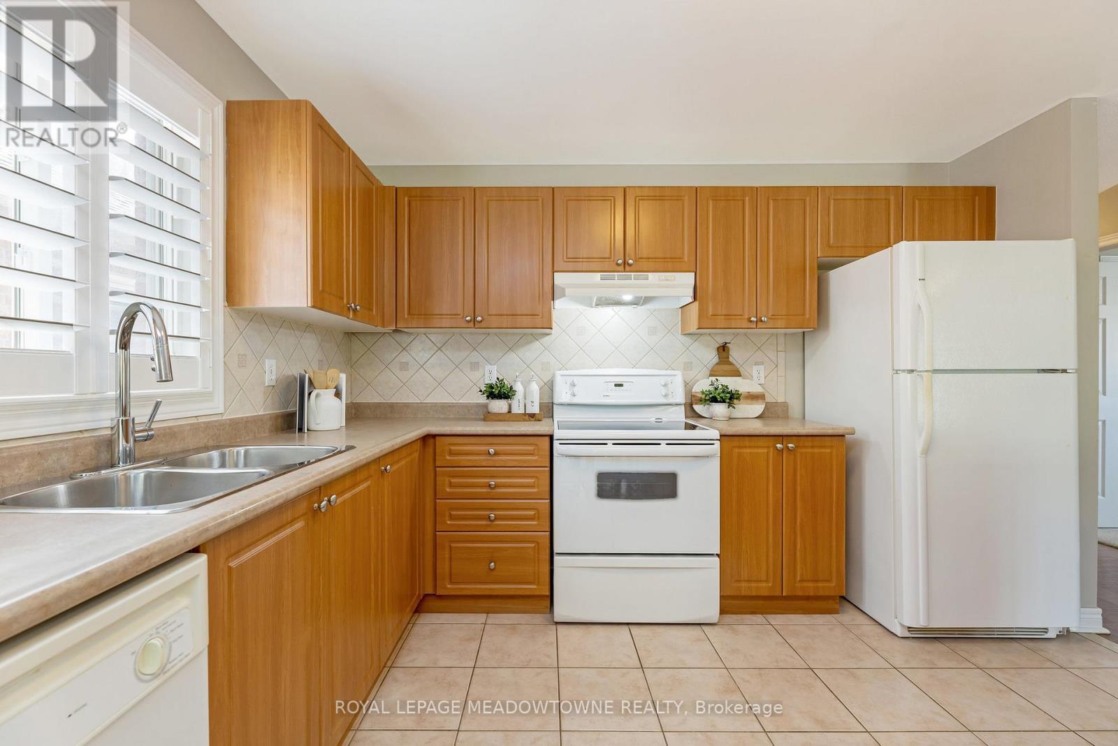 












331 CENTENNIAL FOREST DRIVE

,
Milton (TM Timberlea),




Ontario
L9T5X4

