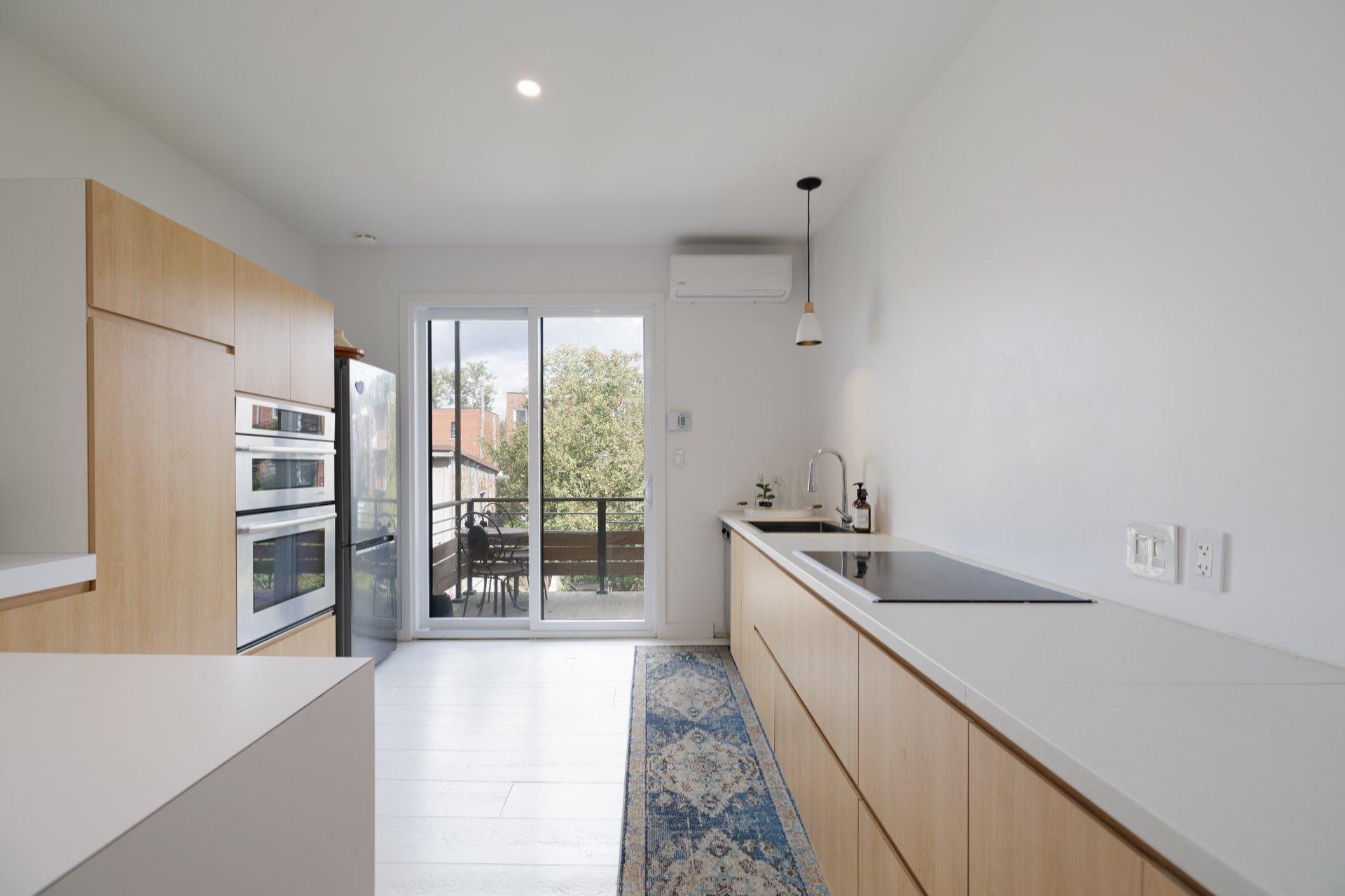 









6891


Rue Chambord

,
Montréal (Rosemont/La Petite-Patrie),




QC
H2G3C2

