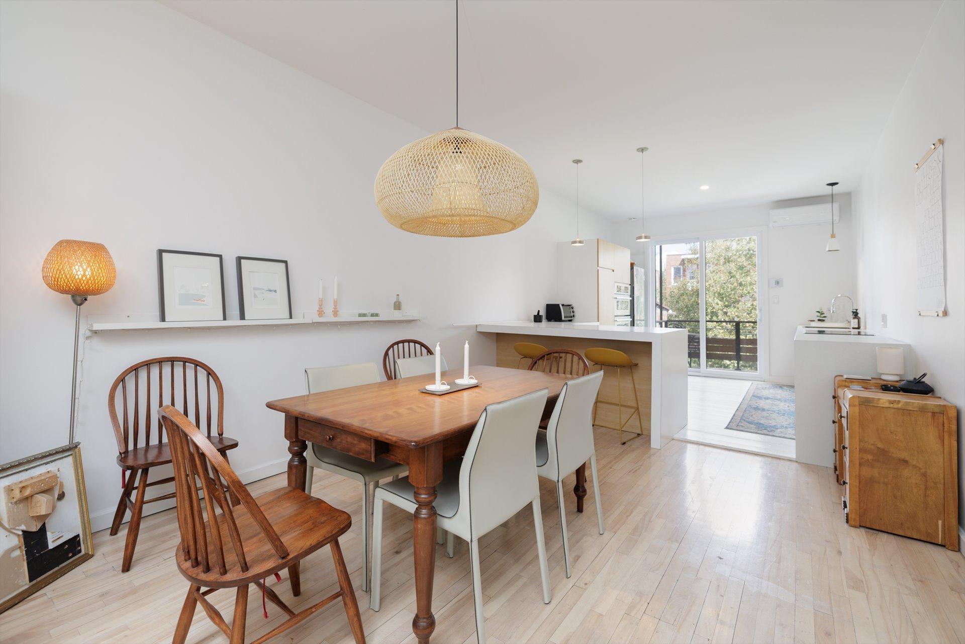 









6891


Rue Chambord

,
Montréal (Rosemont/La Petite-Patrie),




QC
H2G3C2

