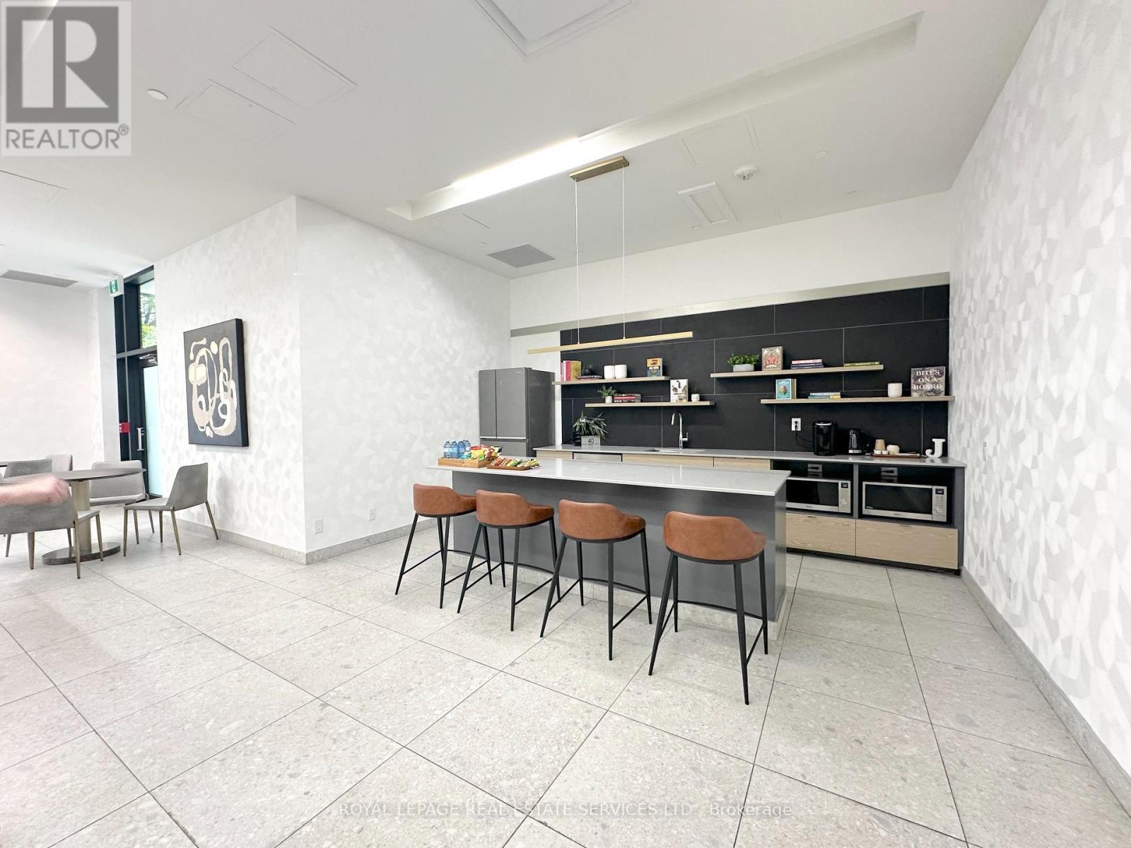 












409 - 3385 DUNDAS STREET W

,
Toronto,




Ontario
M6S2S2

