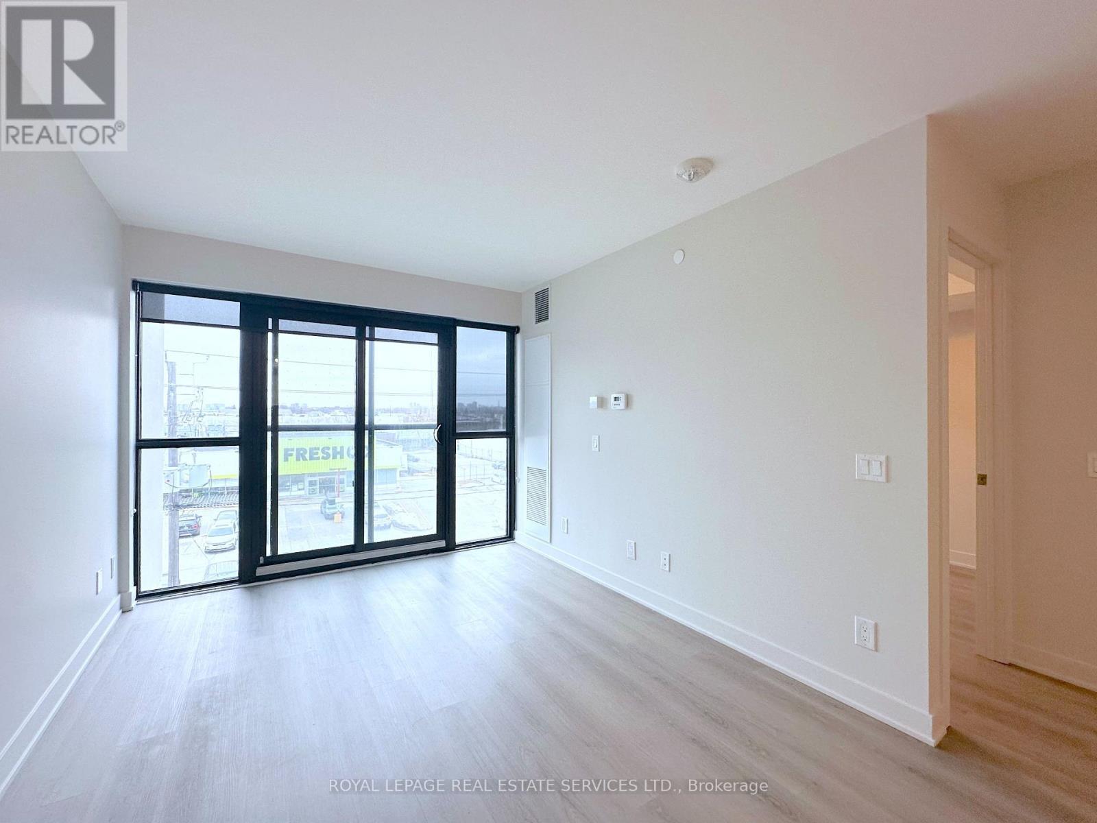 












409 - 3385 DUNDAS STREET W

,
Toronto,




Ontario
M6S2S2

