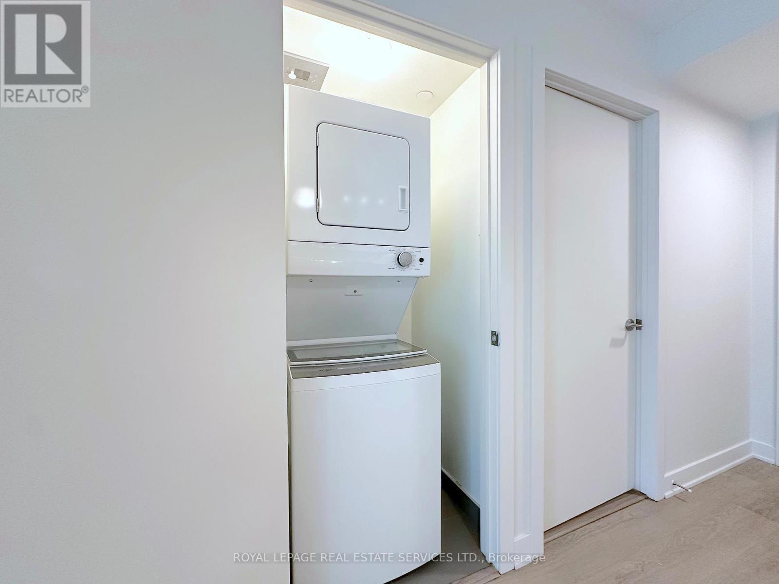 












409 - 3385 DUNDAS STREET W

,
Toronto,




Ontario
M6S2S2

