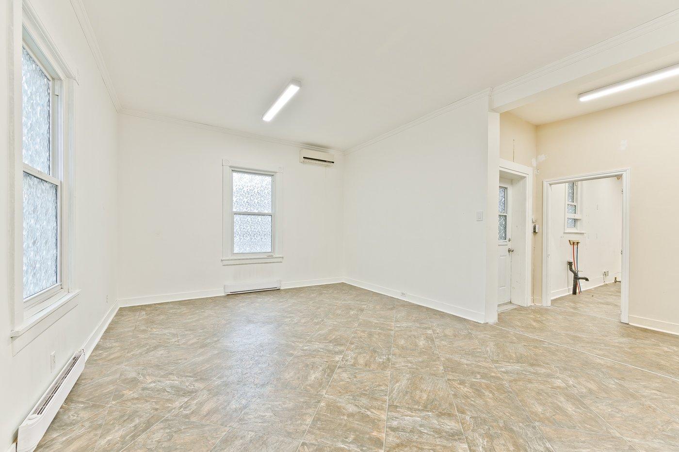 









127


Rue Queen

,
Sherbrooke (Lennoxville),




QC
J1M1J7

