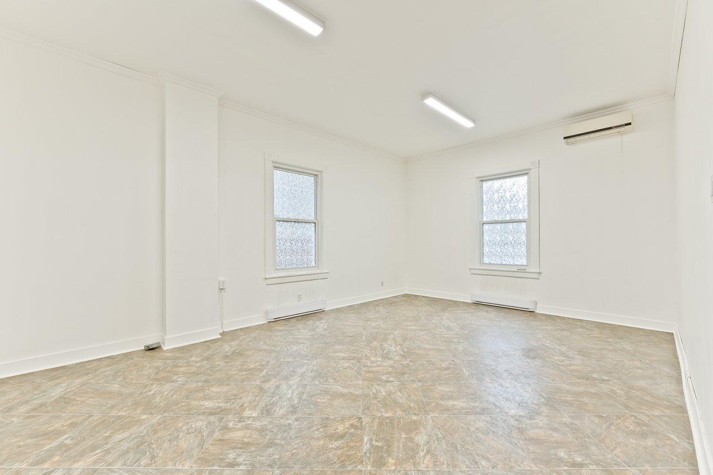 









127


Rue Queen

,
Sherbrooke (Lennoxville),




QC
J1M1J7

