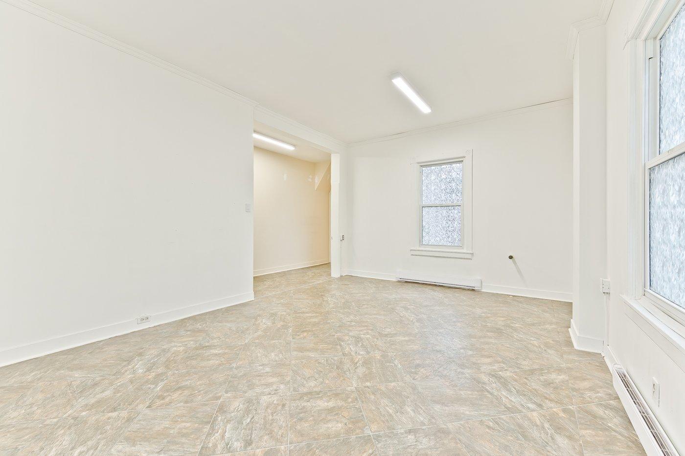 









127


Rue Queen

,
Sherbrooke (Lennoxville),




QC
J1M1J7

